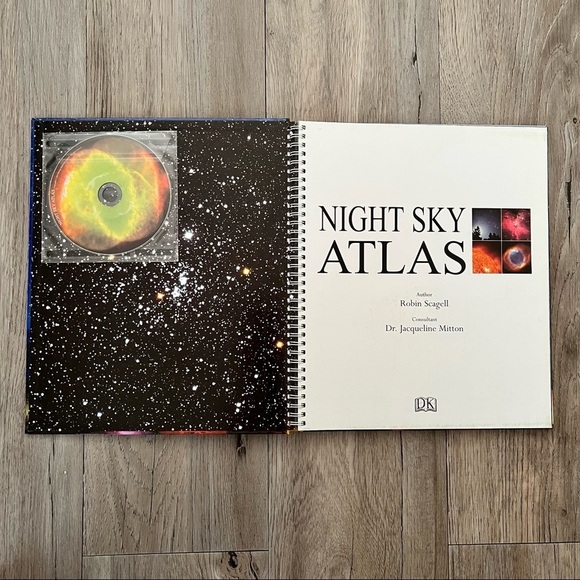 🔥SALE - any 4/$20. Night Sky Atlas With Interactive CD-Rom - Picture 2 of 4